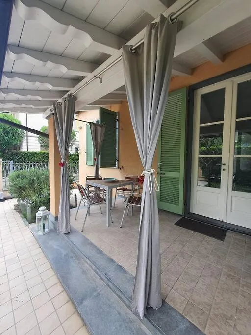 La Casa Di Elena Versilia - Two Apartments Marina di Pietrasanta Italy