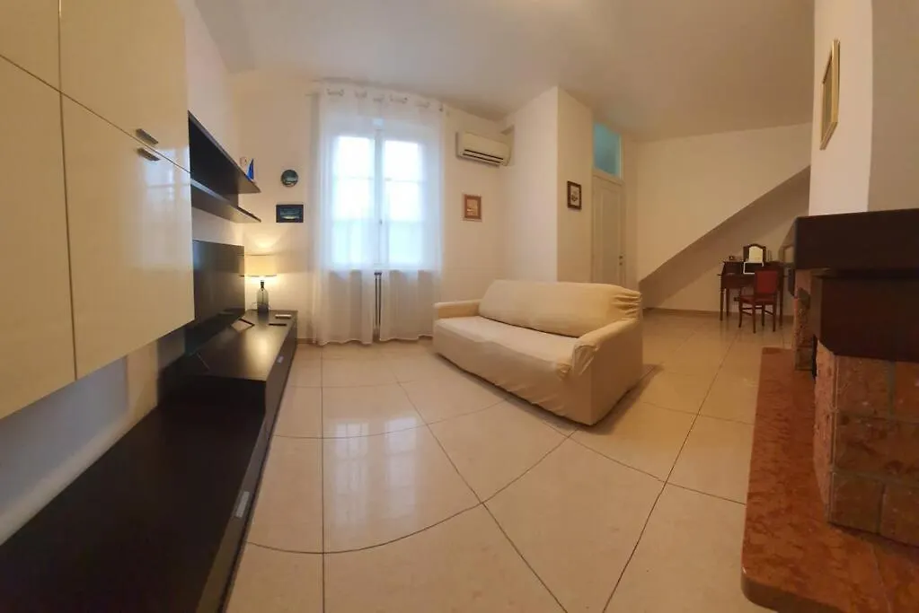 La Casa Di Elena Versilia - Two Apartments Marina di Pietrasanta Italy