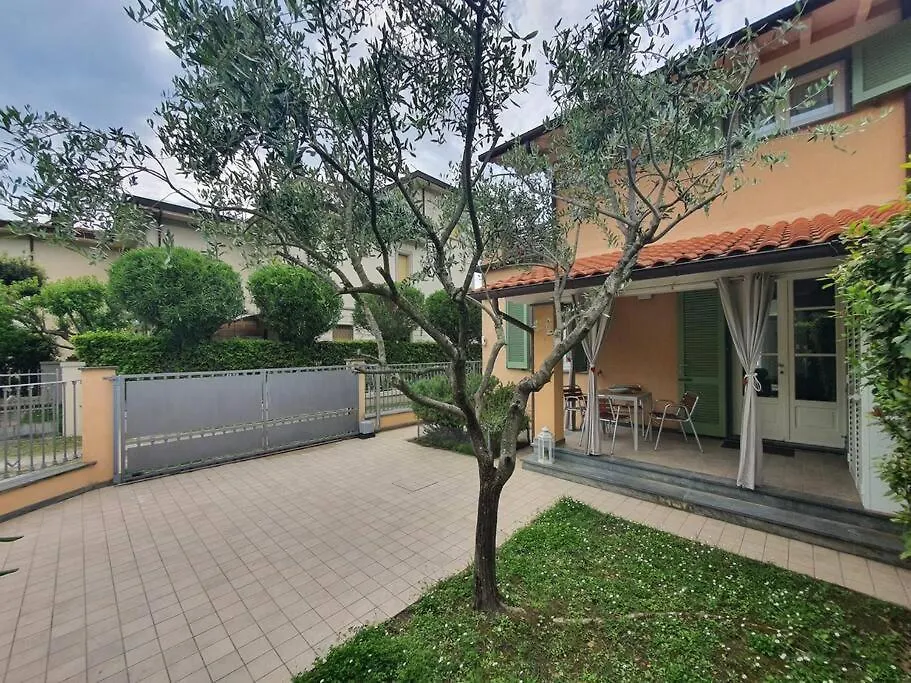 La Casa Di Elena Versilia - Two Apartments Marina di Pietrasanta 0*,  Italy