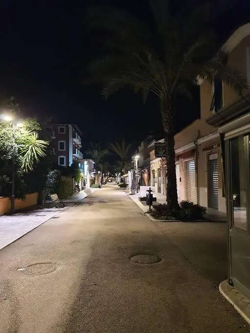 La Casa Di Elena Versilia - Two Apartments Marina di Pietrasanta Italy
