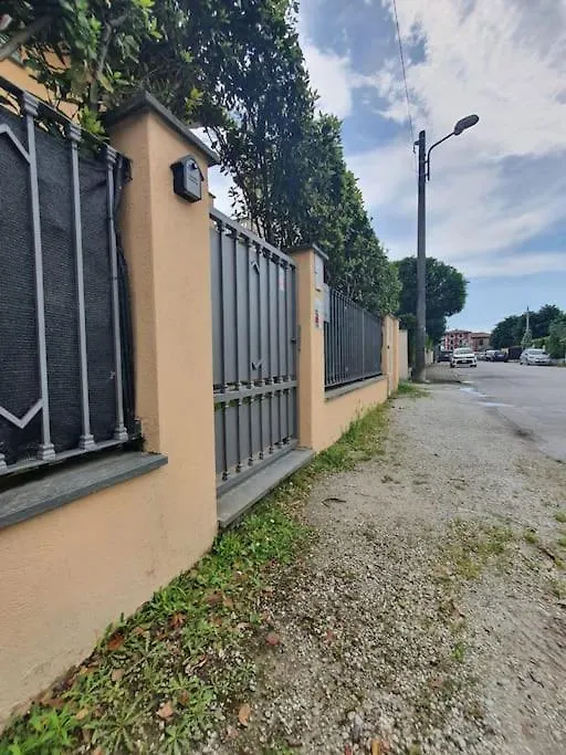 La Casa Di Elena Versilia - Two Apartments Marina di Pietrasanta Italy